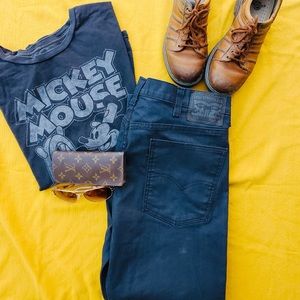 Black Levi's 513 Jeans